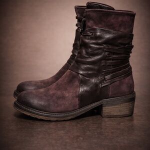 La Montellina 1965 / A.S. 98 (Airstep) “Katerina” Boots in Auberdine – Size 37